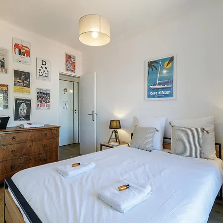 Joli A Cote Du Palais Des Festivals * كان