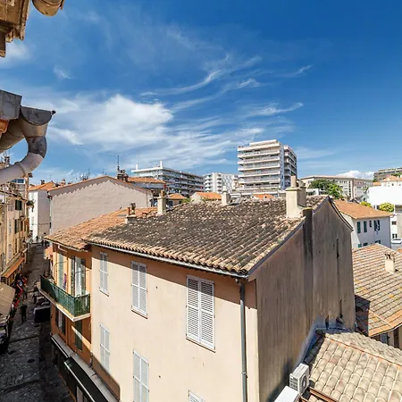 Joli A Cote Du Palais Des Festivals